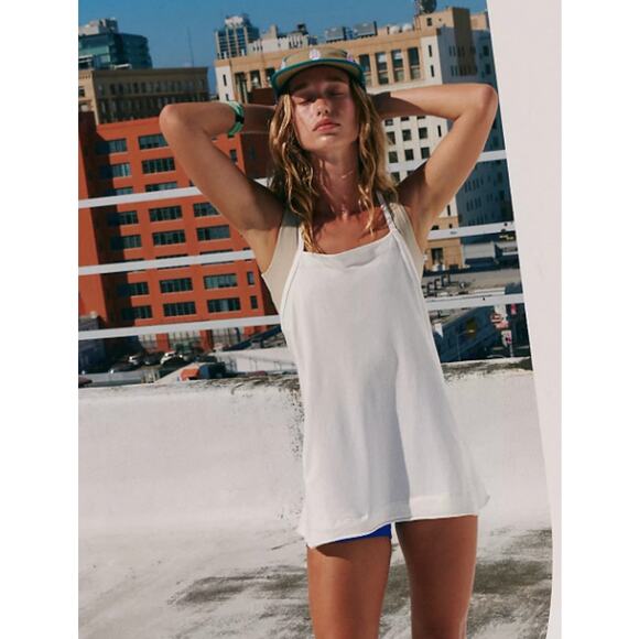NWT FREE PEOPLE MOVEMENT Square Up Tank White Medium - Picture 1 of 5
